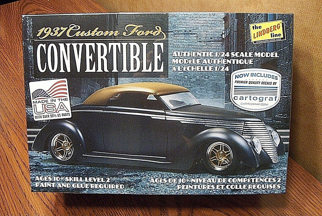 1937 Ford Custom Convertible Model Kit 1/25